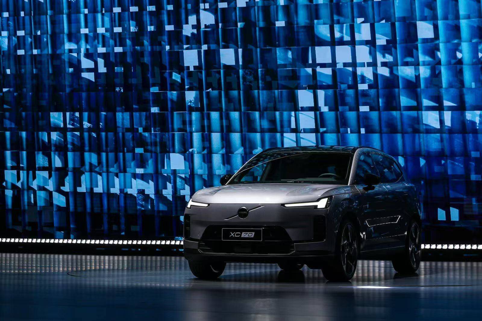 法国甲组联赛_“豪华插混第一车”法国甲组联赛,比预售便宜3万元,26.99万元起的沃尔沃XC70能否突围?